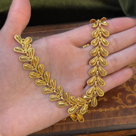 Vintage Avon Gold Tone Flower Leaf 18" Necklace