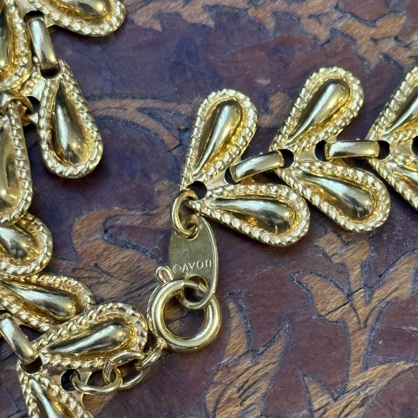 Vintage Avon Gold Tone Flower Leaf 18" Necklace