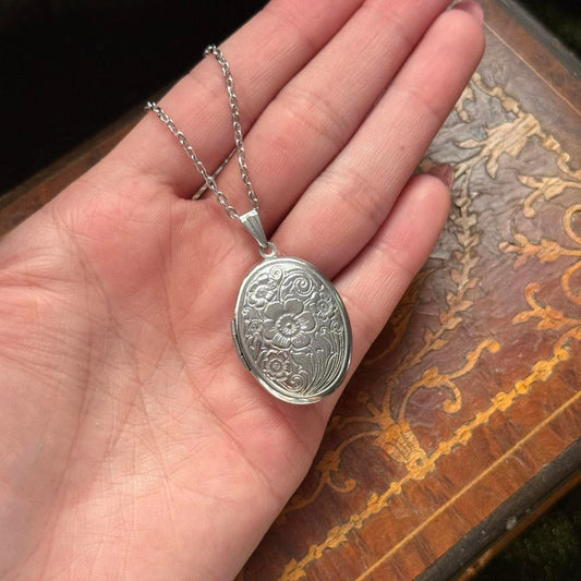 Vintage Style Silver Tone Oval Locket Necklace