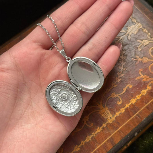 Vintage Style Silver Tone Oval Locket Necklace