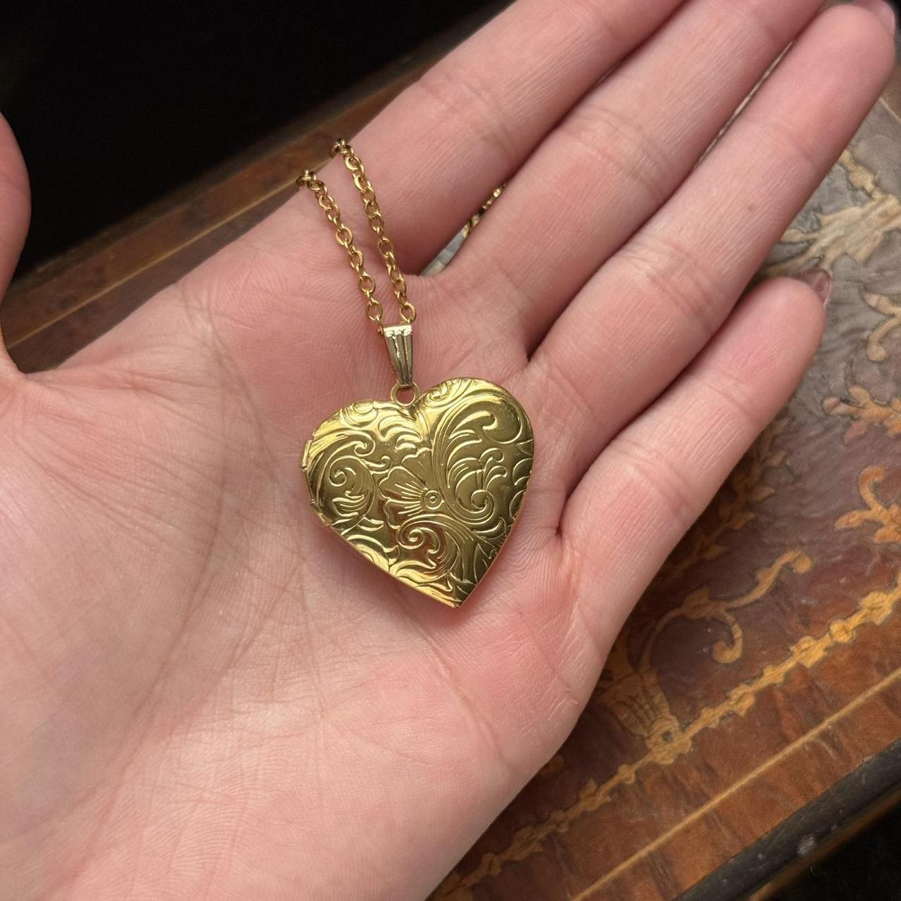 Vintage Style Gold Tone Detailed Heart Locket Necklace