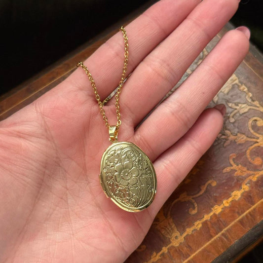 Vintage Style Gold Tone Oval Locket Necklace