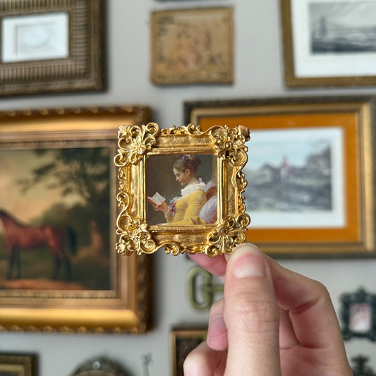 Vintage Style Resin Ornate Girl Reading a book Mini Magnet