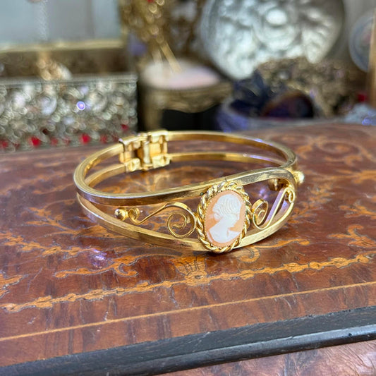 Vintage Gold Tone Shell Cameo Hinged Bracelet Bangle