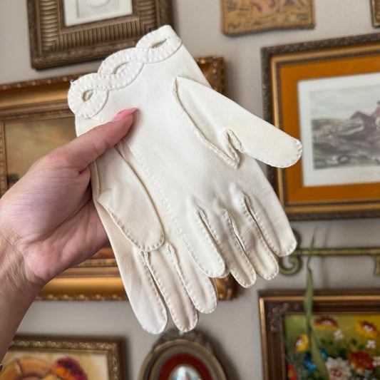 Vintage Pair of Women's Gloves