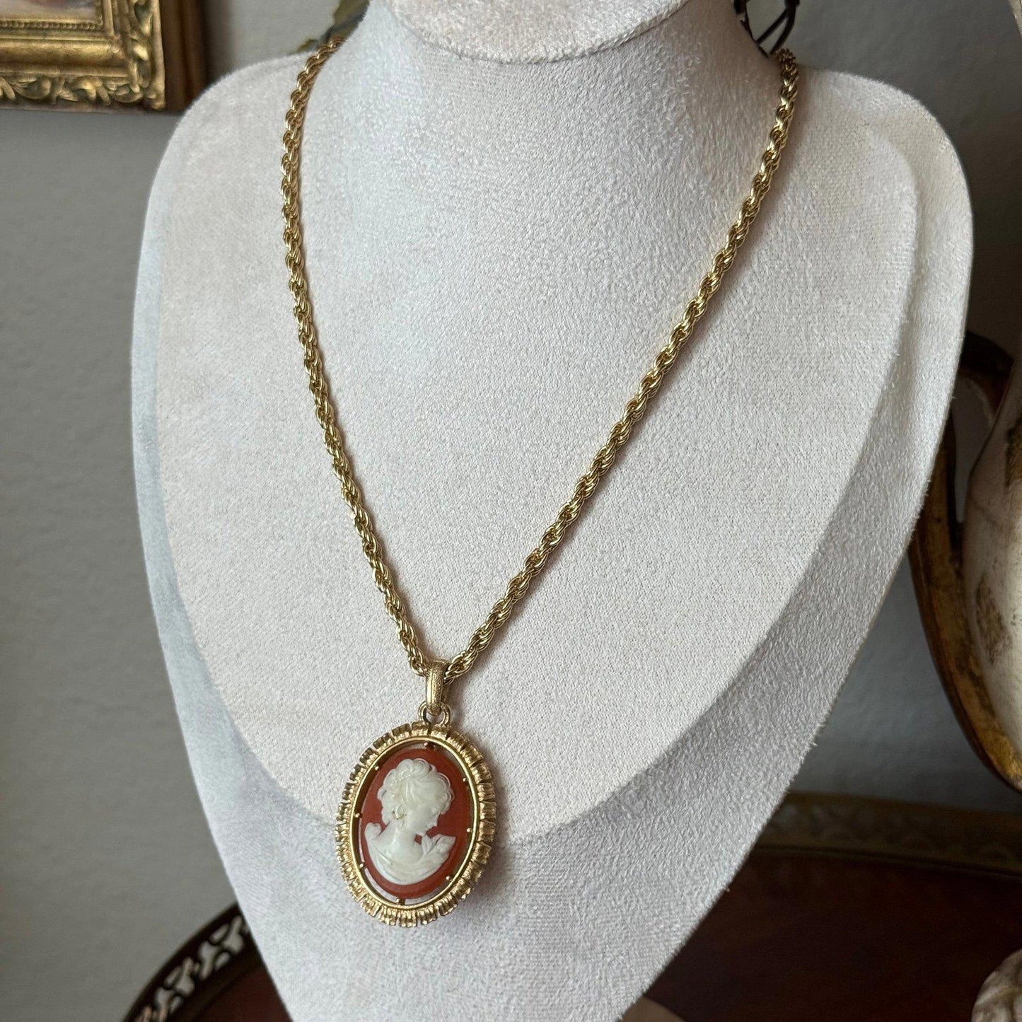 Vintage faux cameo gold tone necklace