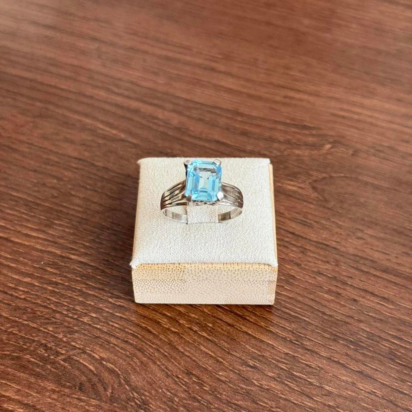 Sterling silver blue topaz ring