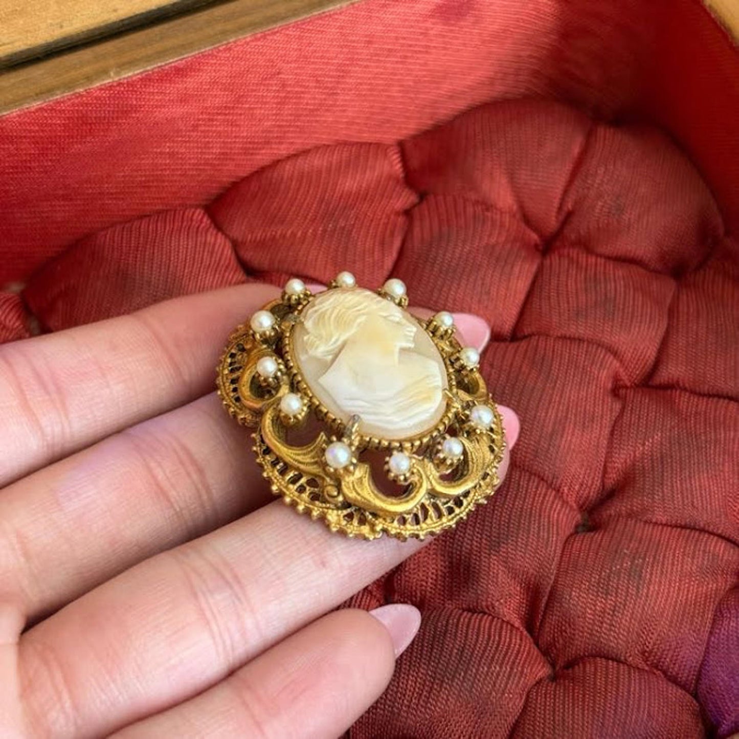 Vintage Florenza Shell Cameo Pendant Brooch