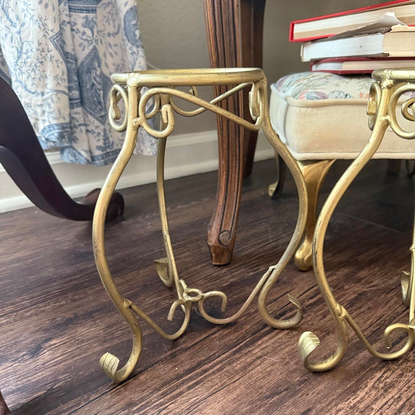Vintage Gold Spiral Metal Stand