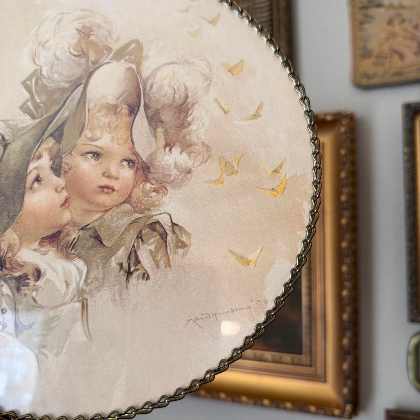 Vintage Circle Chain Frame with Print