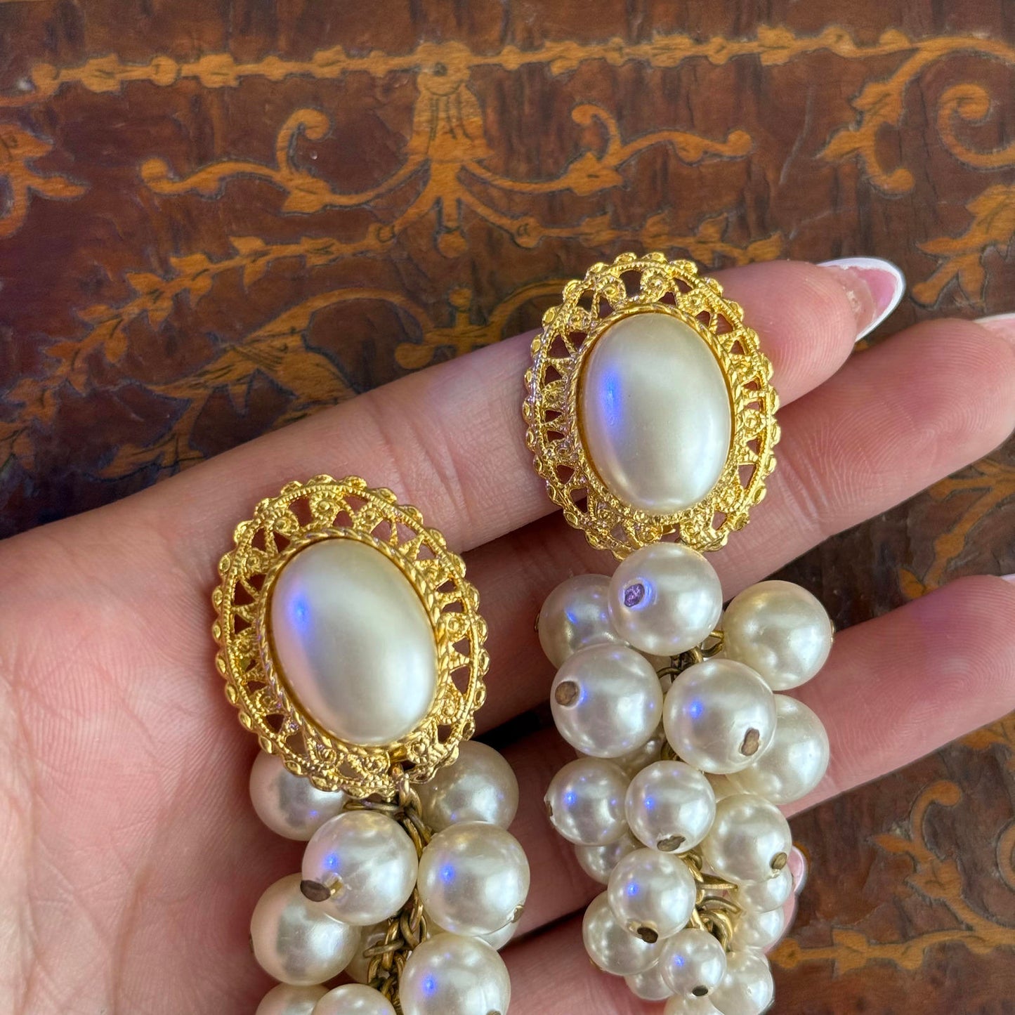 Vintage Big Faux Pearl Dangle Cluster Clip On Earrings