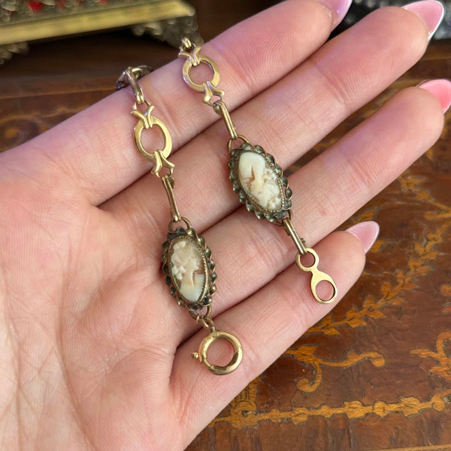 Vintage Cameo Bracelet  12KGE Gold Filled Carved Shell Bracelet
