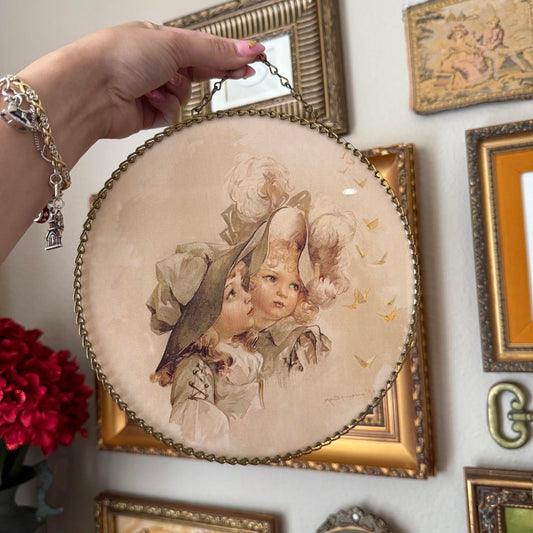 Vintage Circle Chain Frame with Print