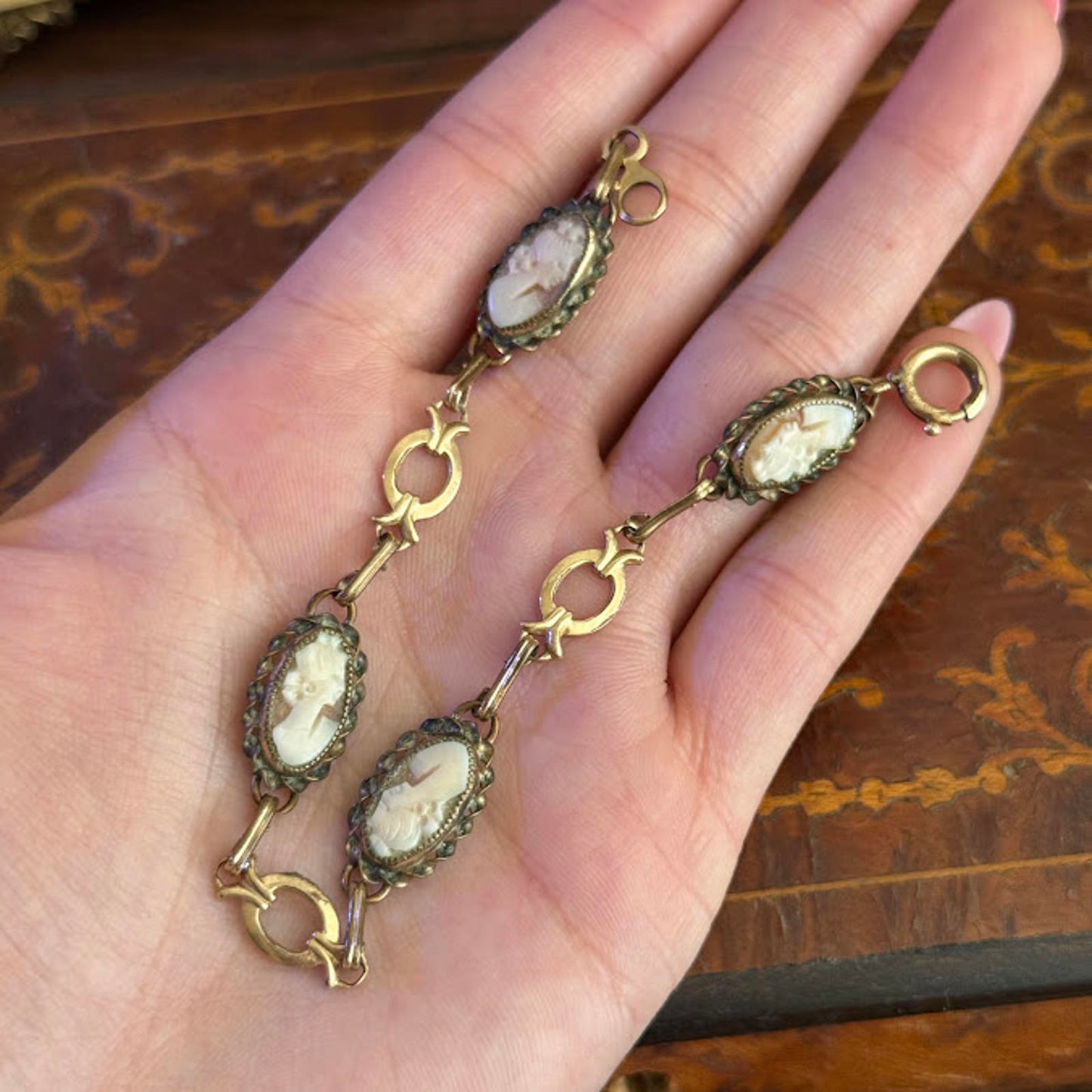 Vintage Cameo Bracelet  12KGE Gold Filled Carved Shell Bracelet
