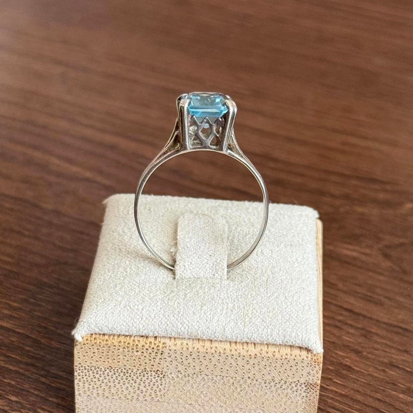 Sterling silver blue topaz ring