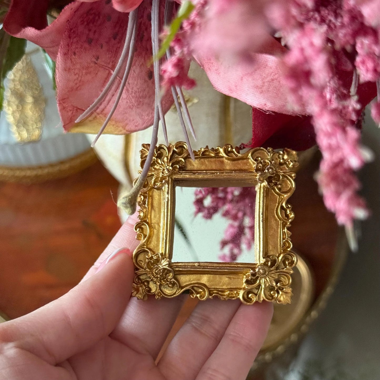 Vintage Style Resin Ornate Mini Mirror Magnet